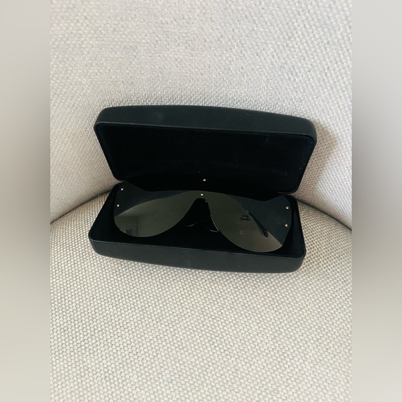 Stylish Versace Black Sunglasses with Gold Accents - Picture 3 of 11